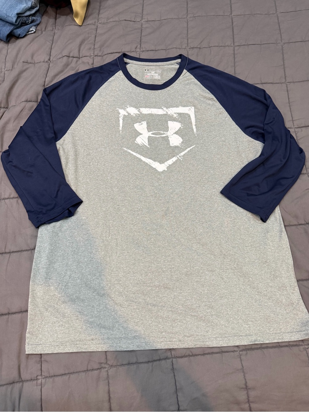 Under Armour Gray & Navy Raglan 3/4 Sleeve Athletic Tee